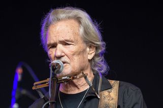 U domu Johnnyho Cashe přistál vrtulník. A v něm voják, co se chtěl stát slavným: Kris Kristofferson - Médium.cz